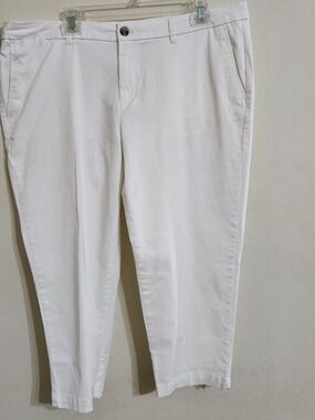Faded Glory White Capris